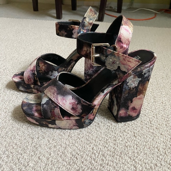 Velvet floral heels - Picture 2 of 2